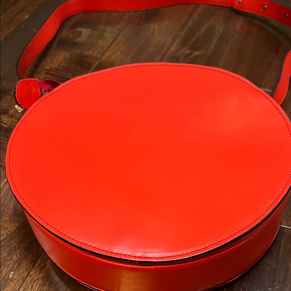 Red Leather Circle Bag by Manjerica a Portuguese Designer. - Picture 7 of 9